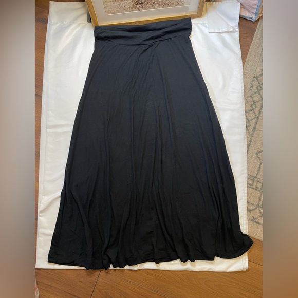 Shade Dresses & Skirts - ❌SOLD❌Shade size medium black midi skirt